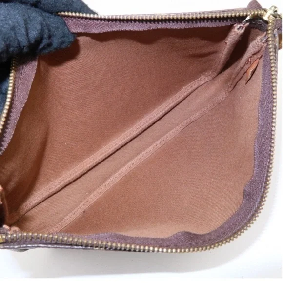 Flawless Louis Vuitton Pochette accessories crossbody shoulder with strap! - Picture 11 of 15